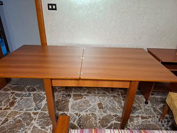 Tavolo quadrato da cucina in legno estensibile 