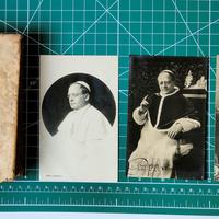 Lotto antico libro sacro e cartoline Papa Pio XI 