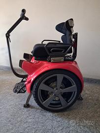 Carrozzina elettrica autobilanciata