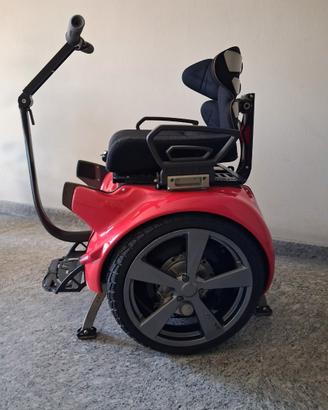 Carrozzina elettrica autobilanciata
