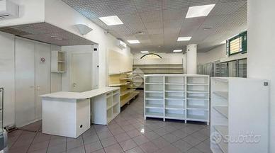 NEGOZIO A CASSINA DE' PECCHI