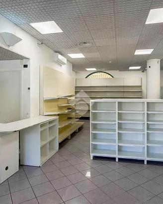 NEGOZIO A CASSINA DE' PECCHI