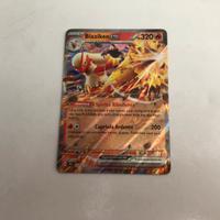 Carta pokemon “Blaziken ex” di avventure insieme