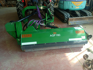 Trincia erba giraffa per scarpate