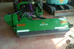 Trincia erba giraffa per scarpate