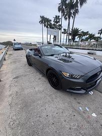 Auto Ford Mustang Cabrio