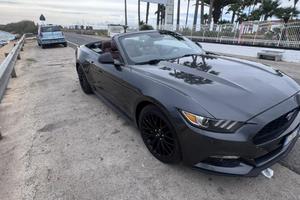 Auto Ford Mustang Cabrio