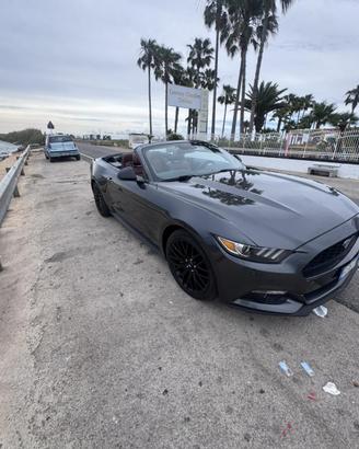 Auto Ford Mustang Cabrio