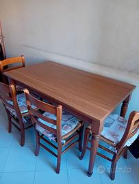 Tavolo da cucina in legno allungabile, più 4 sedie