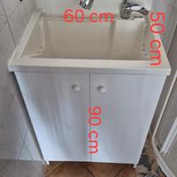 Mobile lavanderia con lavabo e rubinetteria