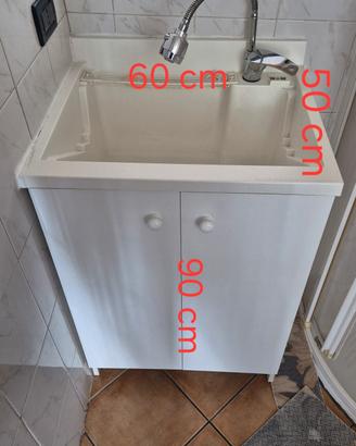 Mobile lavanderia con lavabo e rubinetteria