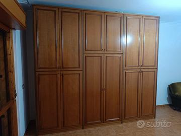 armadio 6 ante  e due poltrone in velluto