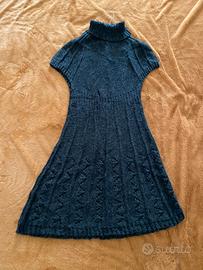 Abito in stile fit-and-flare con collo alto