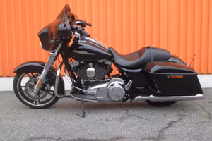 Harley Touring. Street Glide 103
