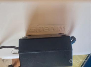 Switch Sitecom con alimentatore e cavo LAN 