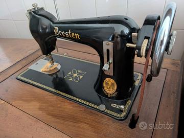 Macchina da cucire antica