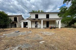 CASA INDIPENDENTE A ATINA