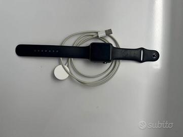 Apple watch nero con caricabatterie