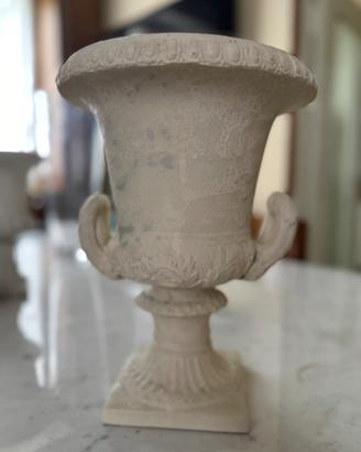 Vaso in gesso fine lavorato a coppa altezza 30cm 
