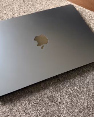 MacBook Air 13.6" M3 24GB RAM 1TB