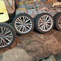 Pneumatici con cerchi 