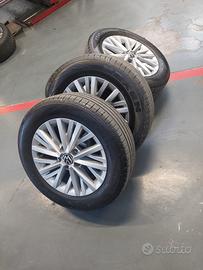 cerchi in lega 16 vw con gomme 215/60 r16
