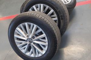 cerchi in lega 16 vw con gomme 215/60 r16