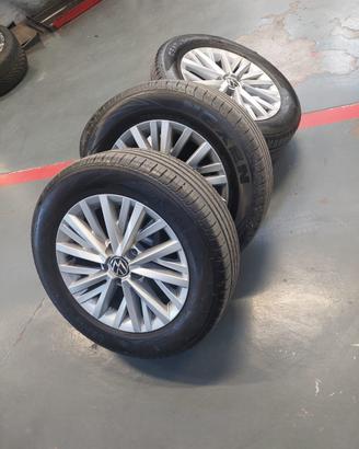 cerchi in lega 16 vw con gomme 215/60 r16