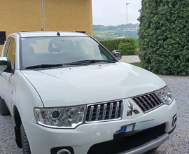 Mitsubishi L200 pick up con gancio traino