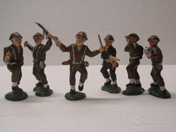 Lotto sei soldatini colorati