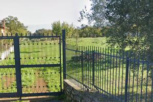 Terreno con pozzo e corrente