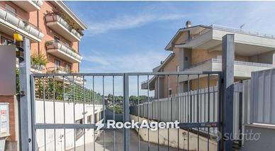 Box / Garage di 30 m² a Roma