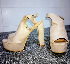 scarpe con tacco in camoscio numero 40 mai  usate