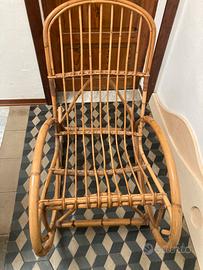 Sedia a dondolo in vimini