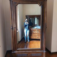 Arredo: stipo, armadio, cassettone, tavolo bandell