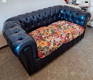 divano 2 posti stile Chesterfield 