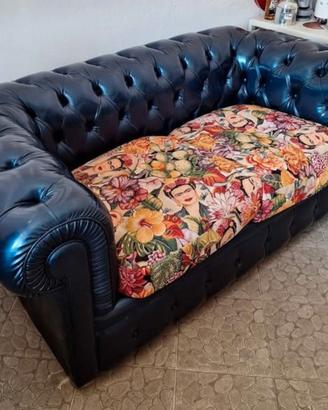 divano 2 posti stile Chesterfield 