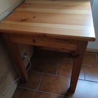 tavolo in legno massiccio