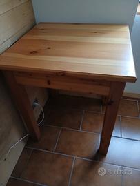 tavolo in legno massiccio