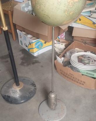 Copia mappamondi a piedistallo vintage da restaure