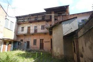 Palazzo / Stabile di 500 m² con più di 5 locali a 