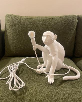 The Monkey Lamp versione seduta bianca