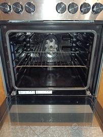 Cucina a quattro fuochi con forno