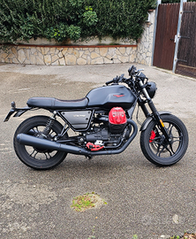 8Moto Guzzi V7 III Carbon - 9400km - 6300