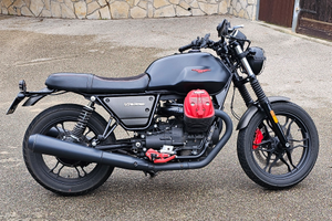 8Moto Guzzi V7 III Carbon - 9400km - 6300