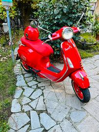 Vespa elettrica 70 RED PRODUCT unica in Italia