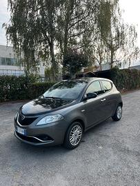 Lancia Ypsilon ecochic gold 69cv