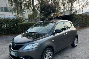 Lancia Ypsilon ecochic gold 69cv