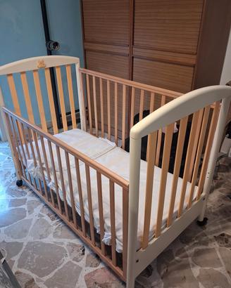 Culla per bambini in legno e beige con orsetto