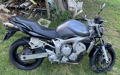 Moto Yamaha FZ6